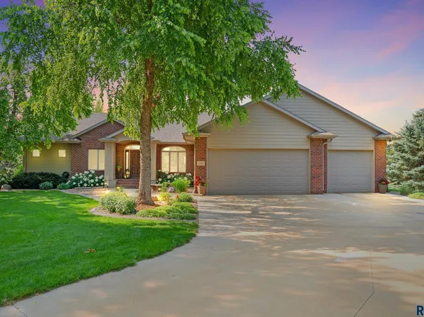 2805 N Oak Rd, Brandon, SD 57005