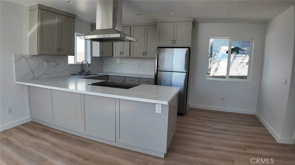 2 bed, 800 sqft, $2,800 — Photo 2