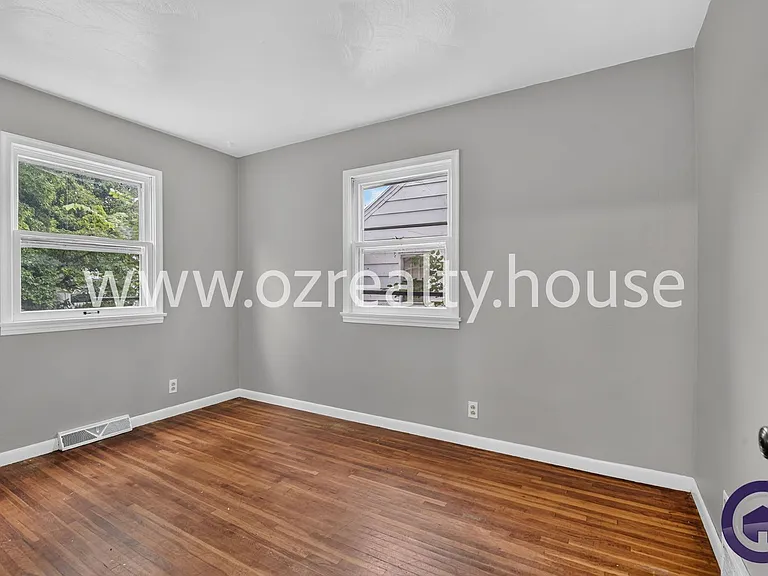 1703 Heatherdowns Blvd — Photo 7