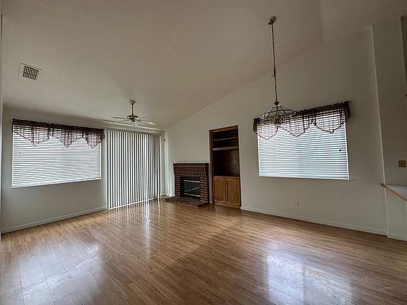 5th image of 976 Padbury Ct