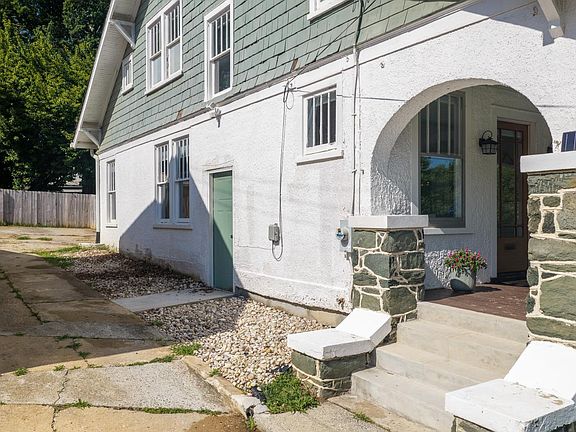 3rd image of 205 Oakridge Blvd