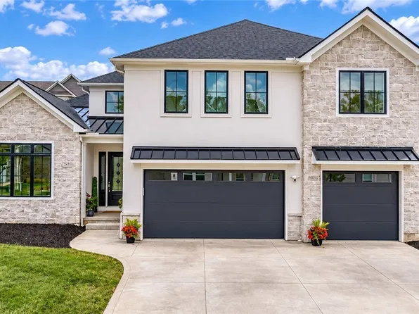 247 Lake Meade Dr, Chagrin Falls, OH 44022