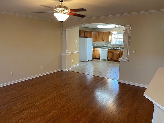3rd image of 602 Cedar Creek Dr