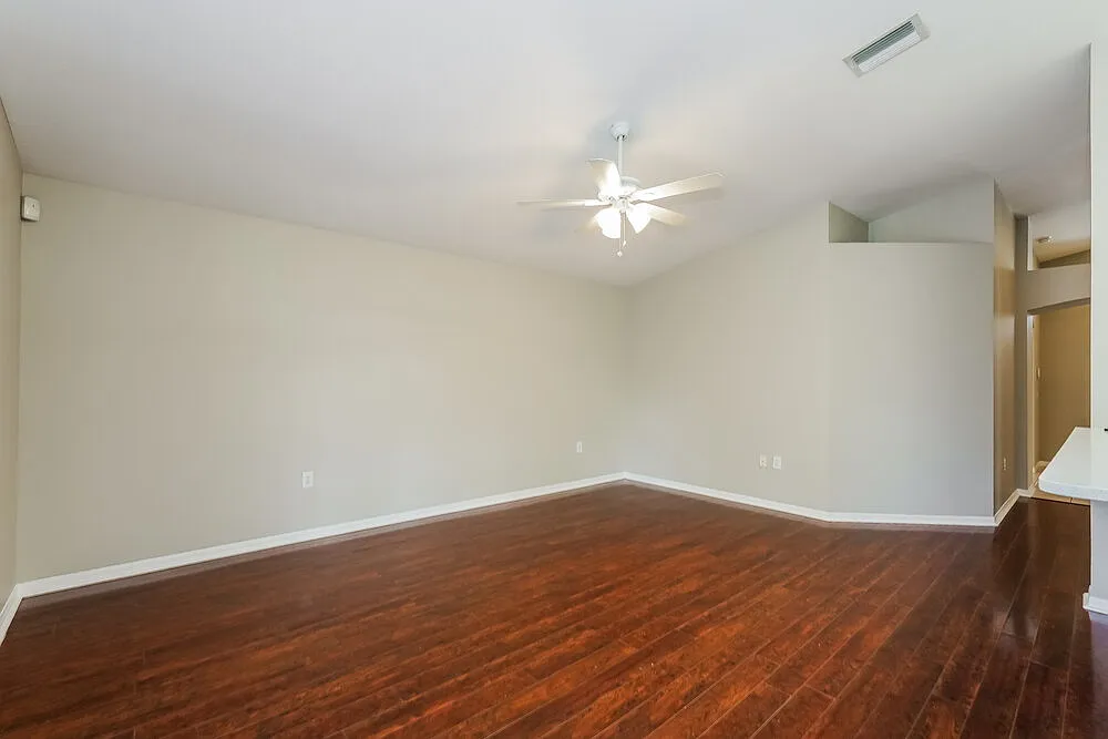 4 bed, 2.0 bath, 1476 sqft, $2,320 — Photo 4
