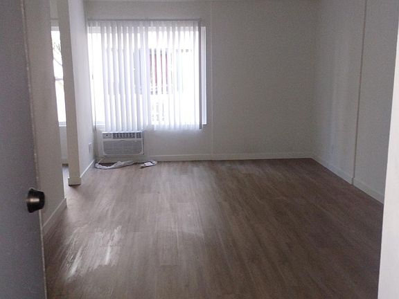 5th image of 340 S Kenmore Ave APT 215