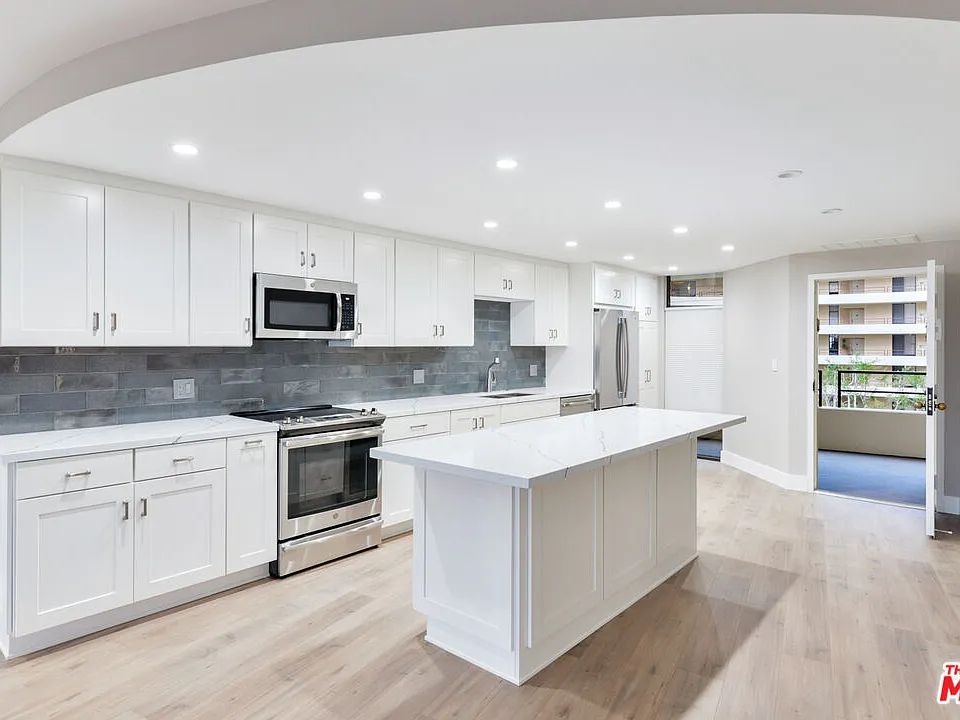 4265 Marina City Dr #415