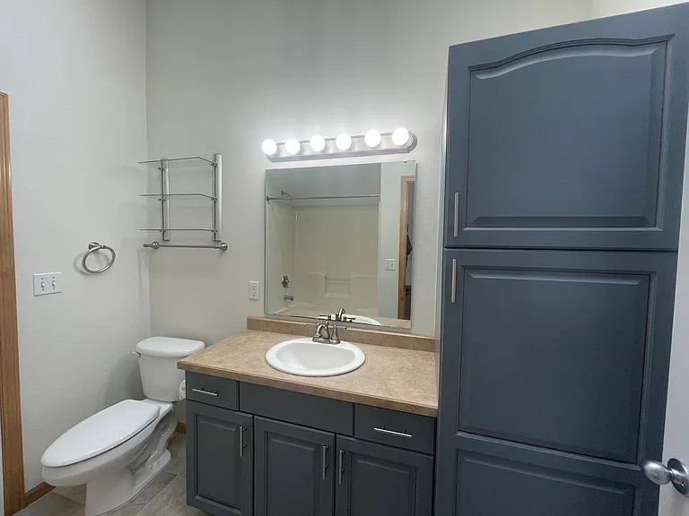 1074 Parkway Dr — Photo 7
