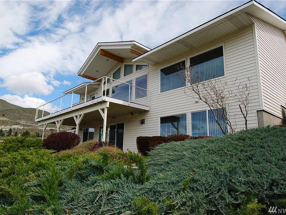 1st image of 627 Golf Course Pl