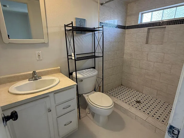 1005 E Moreland St #3 — Photo 5