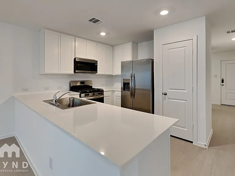 940 Capracotta Dr — Photo 5