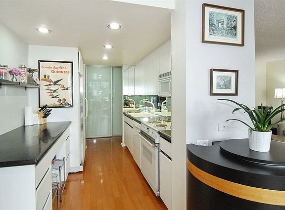 4th image of 4170 N Marine Dr APT 6M