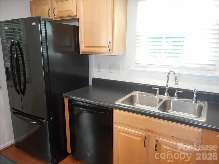 322 Deep Water Ln — Photo 8