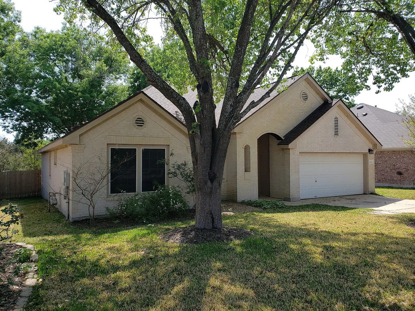 3-Bedroom, 2 Bath Single Family for Rent in Cedar Park, TX| Attached Garage & Modern Kitchen — Photo 2