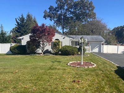 63 Avenue D, Farmingville, NY, 11738
