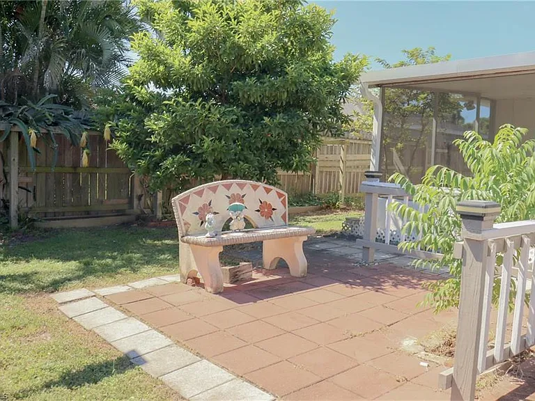 18645 Miami Blvd — Photo 18