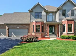 1028 Golden Ave, Woodstock, IL 60098