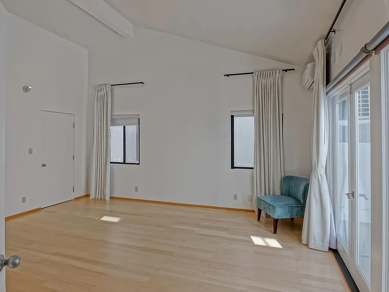 522 Grand Blvd — Photo 14
