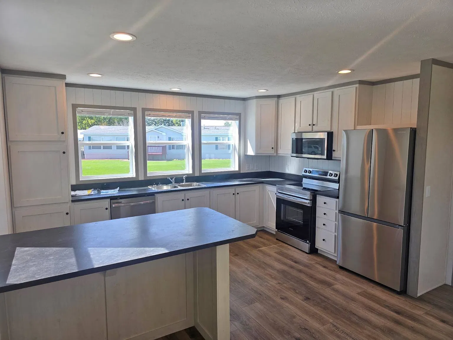 3 bed, 2.0 bath, 1140 sqft, $1,295 — Photo 1