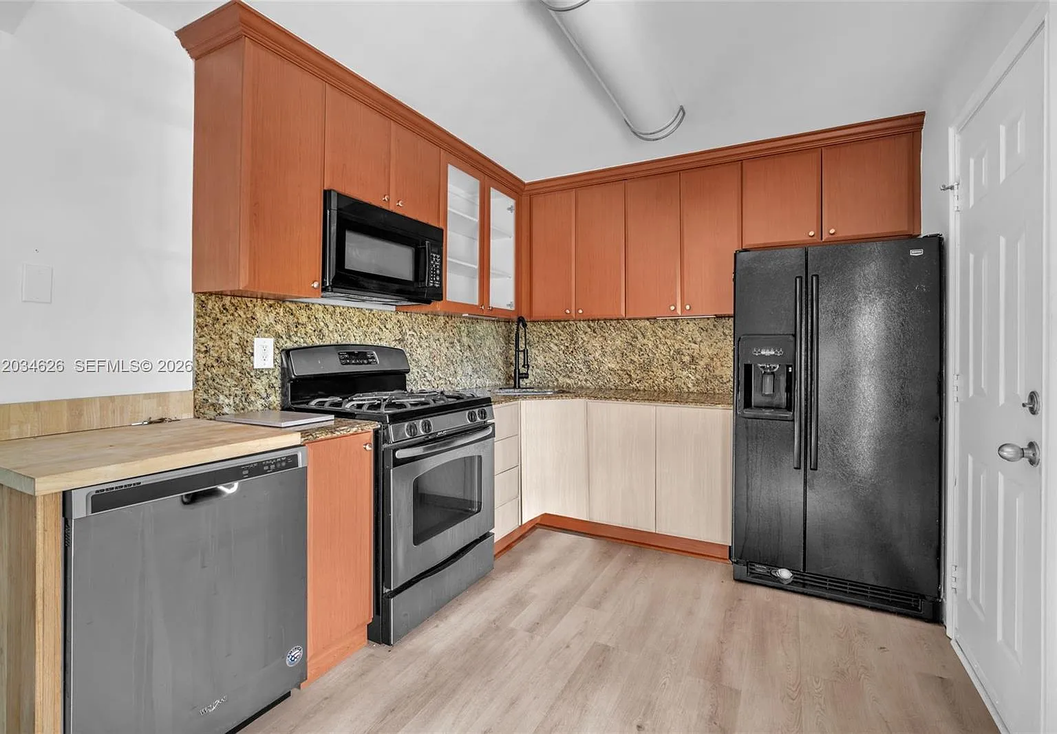 Virginia Pointe Condo — Photo 4