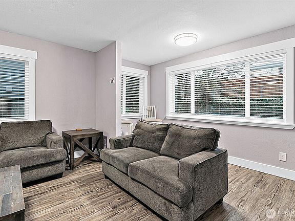 5th image of 1415 S Yakima Avenue