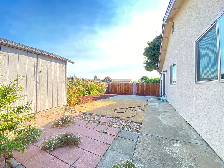 500 Cloudview Dr — Photo 4
