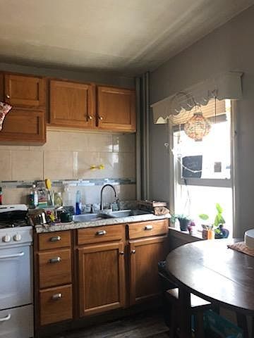 2nd image of 320 Jefferson Ave #1