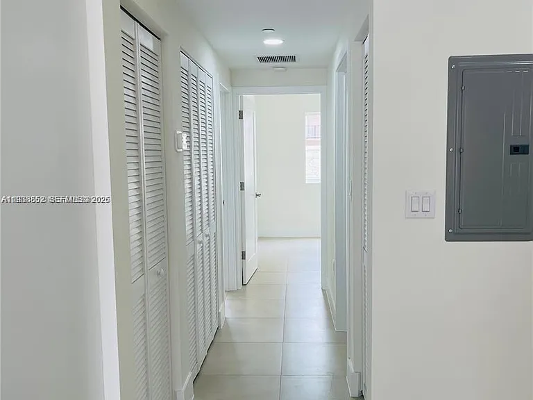 310 E 7th St #203 — Photo 5