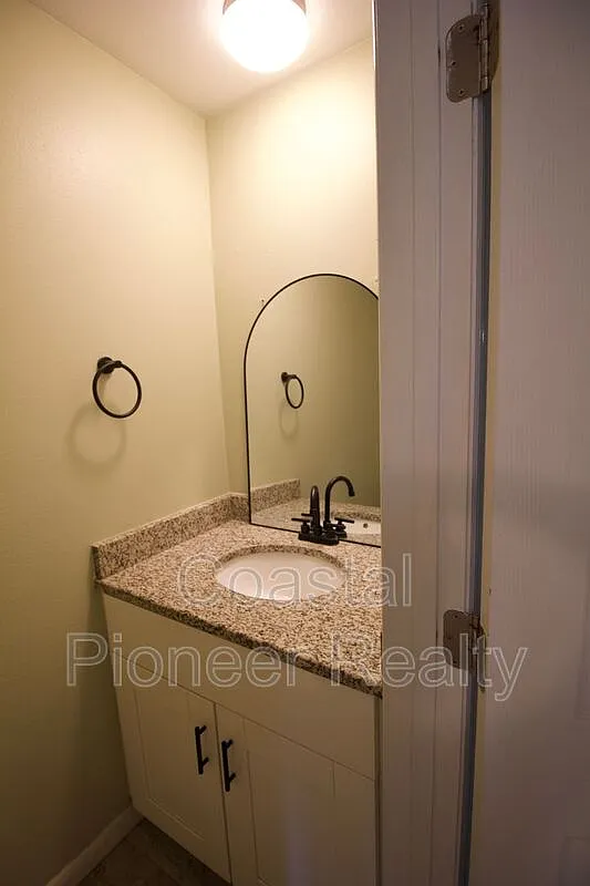 2 bed, 1.5 bath, 1195 sqft, $1,795 — Photo 4