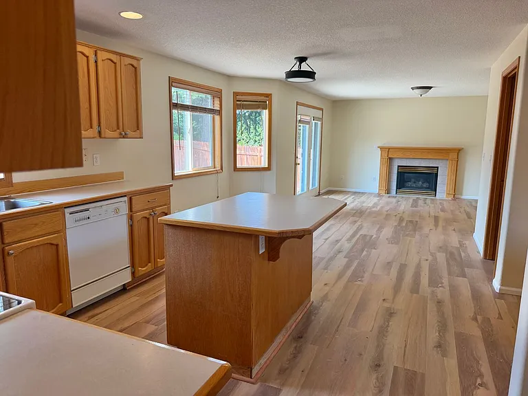 3310 NE 164th Ct — Photo 10