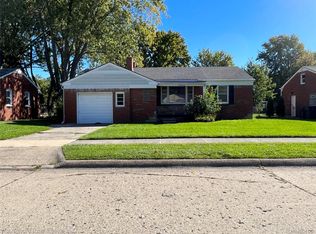 28400 Ursuline St, Saint Clair Shores, MI 48081
