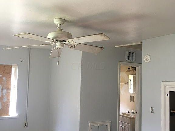 3rd image of 689 S Wheatland Ave