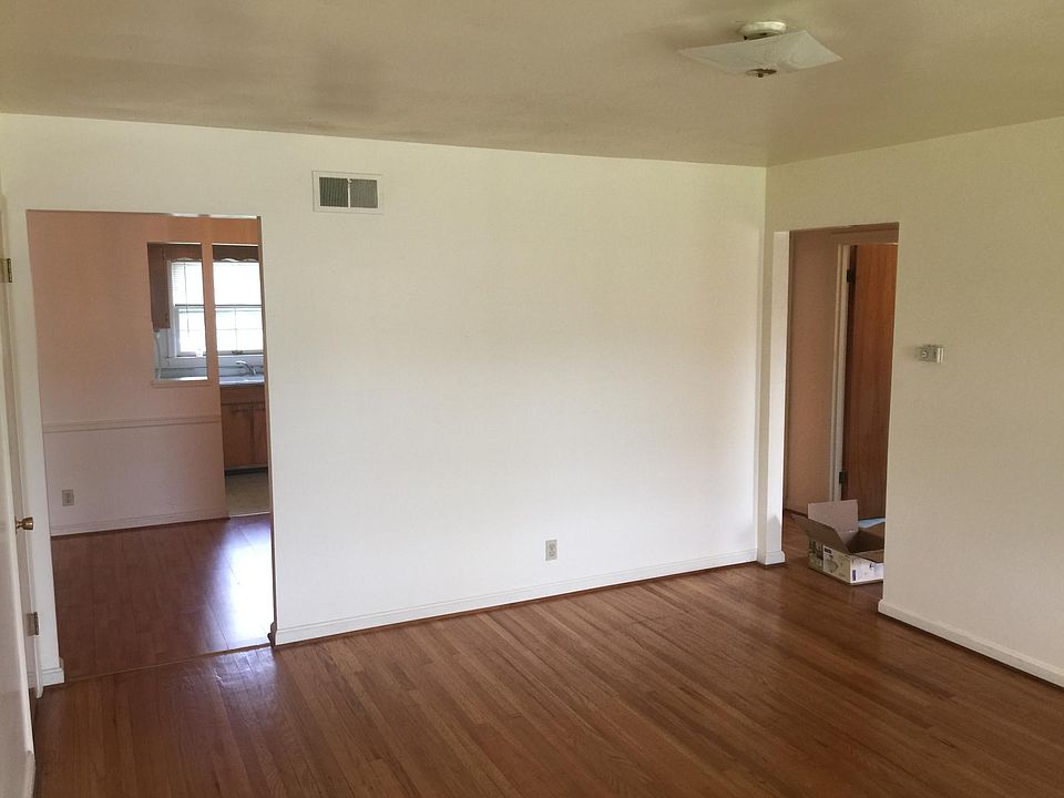 2nd image of 1942 Gardiner Ln
