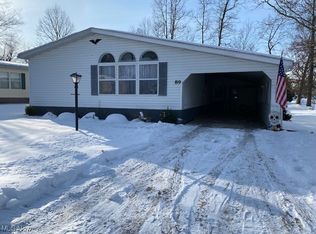 89 Greentree Ln, Hiram, OH 44234