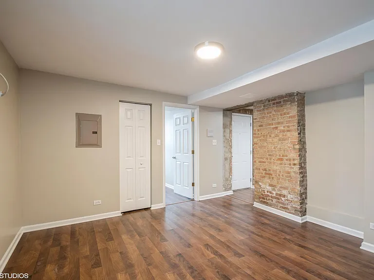 4860 N Rockwell — Photo 16