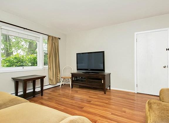 4th image of 201 Farquhar Ave