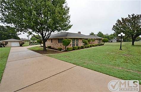 1st image of 221 Meadowbrook Ln