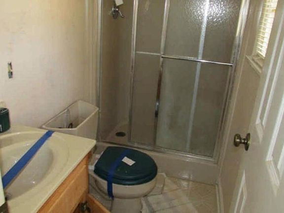 4th image of 799 Barclay Dr
