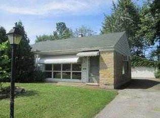 42 Apple Ln, Park Forest, IL