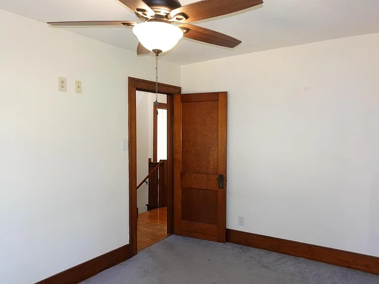 914 E Losey St — Photo 8