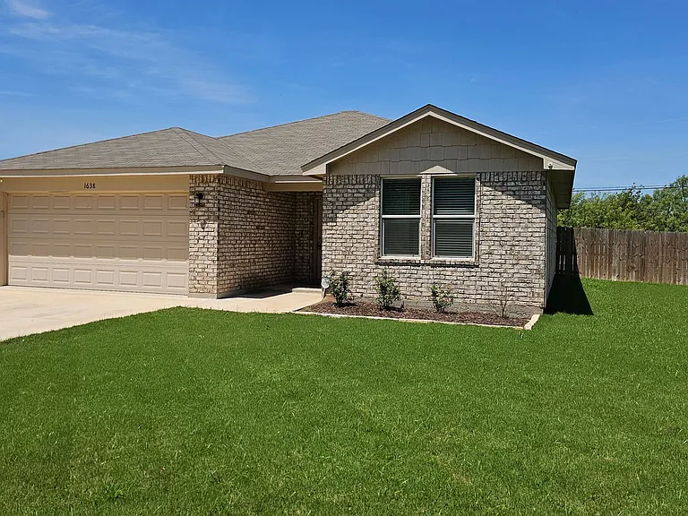 1638 Merchant St — Photo 38