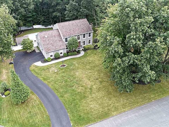 3rd image of 28 Orchard Park Dr
