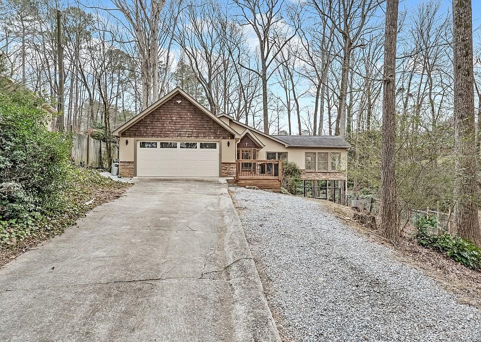 1st image of 75 Lakeshore Dr