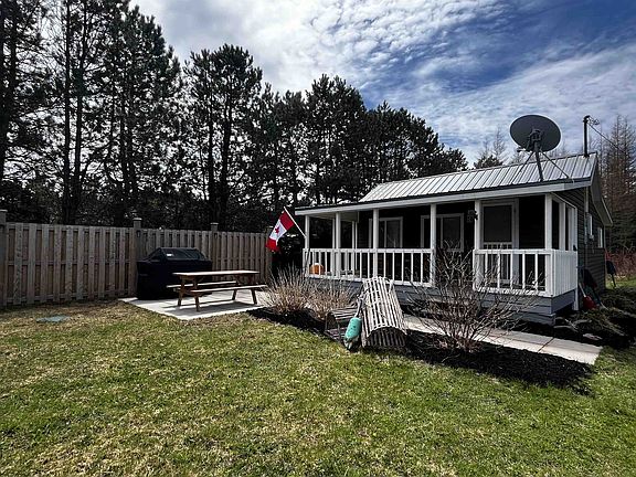 3rd image of 27 Portland Ln