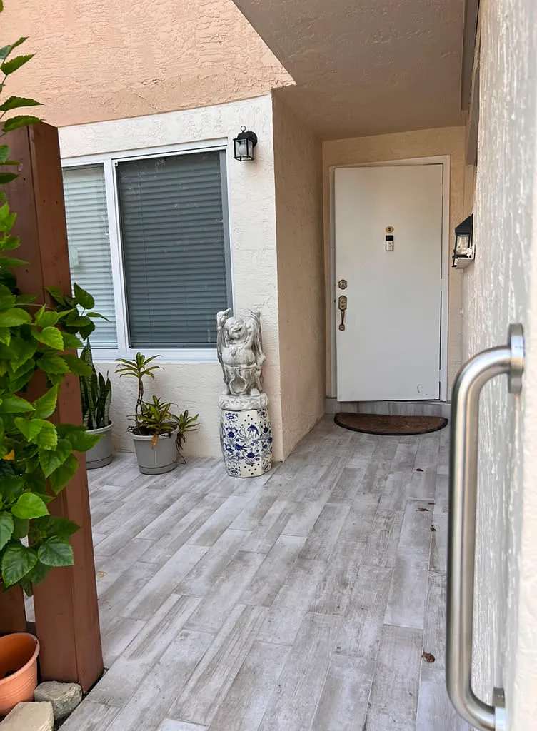 4 bed, 2.5 bath, 2070 sqft, $3,600 — Photo 2
