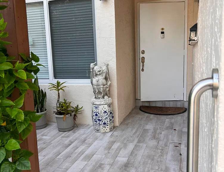 8249 NW 9th St — Photo 2