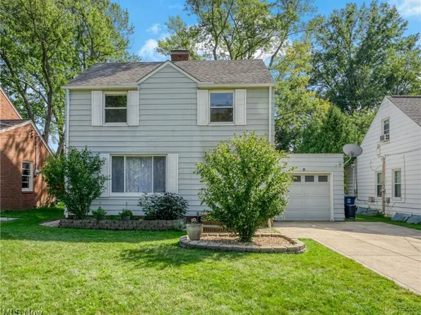 4984 Anderson Rd, Lyndhurst, OH 44124