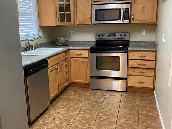 3rd image of 117 Longfellow Dr