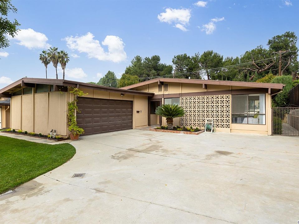 1st image of 547 Casuda Canyon Dr