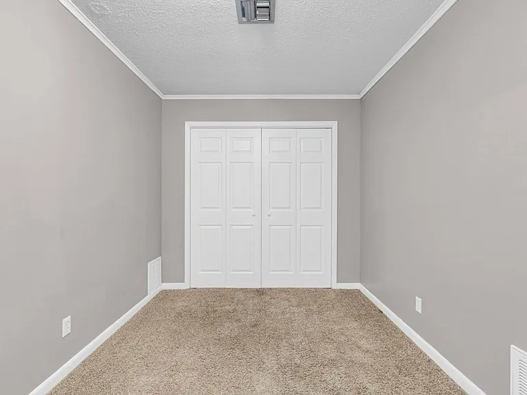 1007 Eisenhower Dr — Photo 20