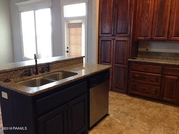 3rd image of 107 Oak Hill Ln